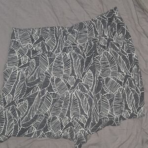 LOFT Black and White Leaf Pattern Shorts